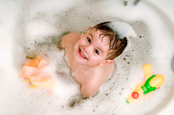 ÇOCUKLARIN BANYO KEYFİ VE BEBEK BORNOZU
