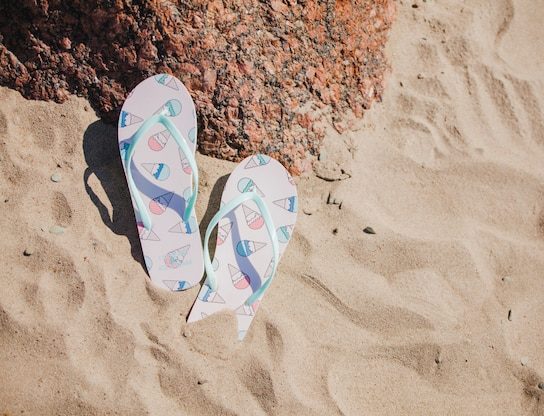 <strong>KADIN TERLİK MODELLERİ İLE RENKLİ AYAKLAR</strong>