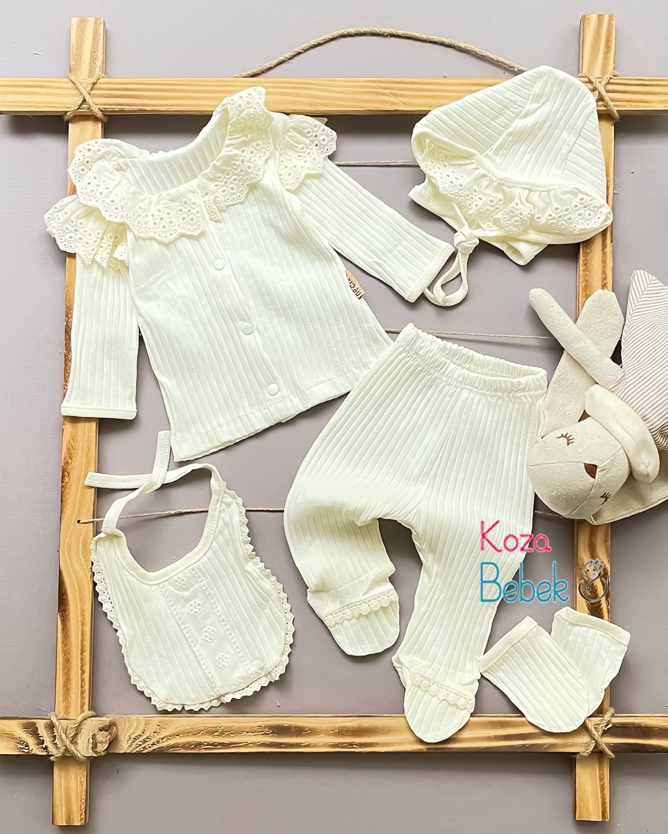 YENİ DOĞAN BEBEĞİNİZİN İLK GİYİSİSİ: HASTANE ÇIKIŞ SETİ