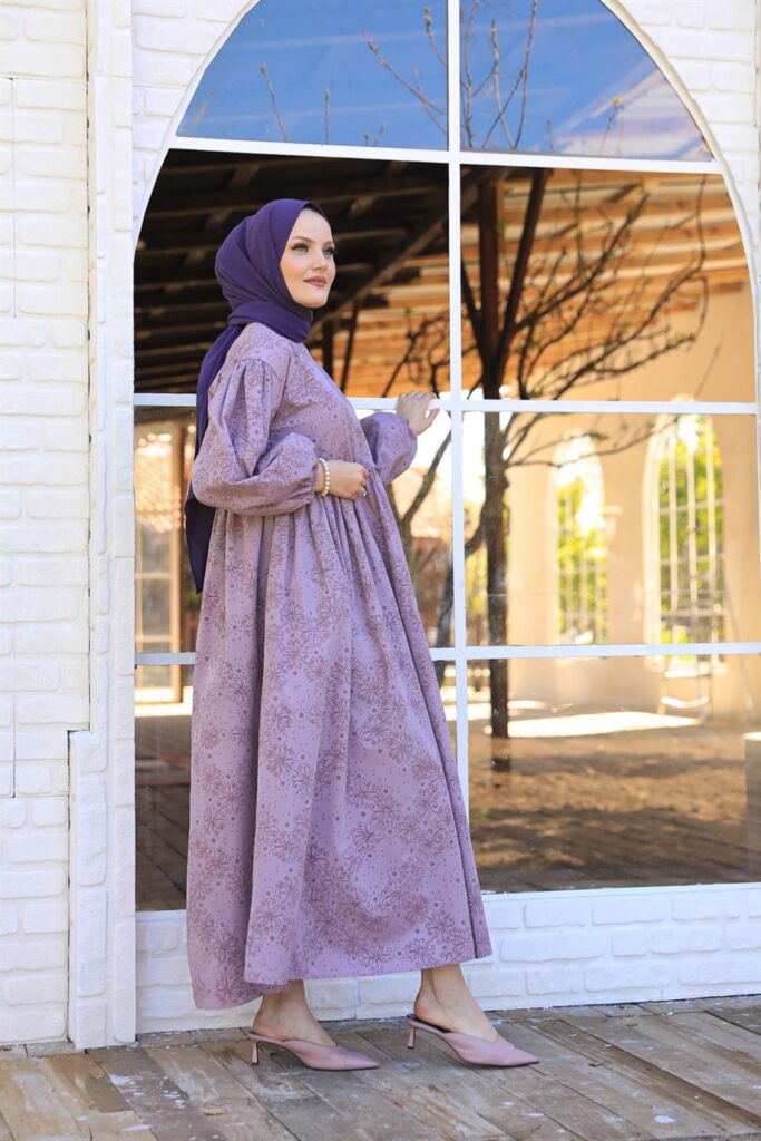 <strong>TESETTÜR GÜNLÜK ELBİSE SEÇİMİNDE TATLI BİR TERCİH: LİLA</strong>