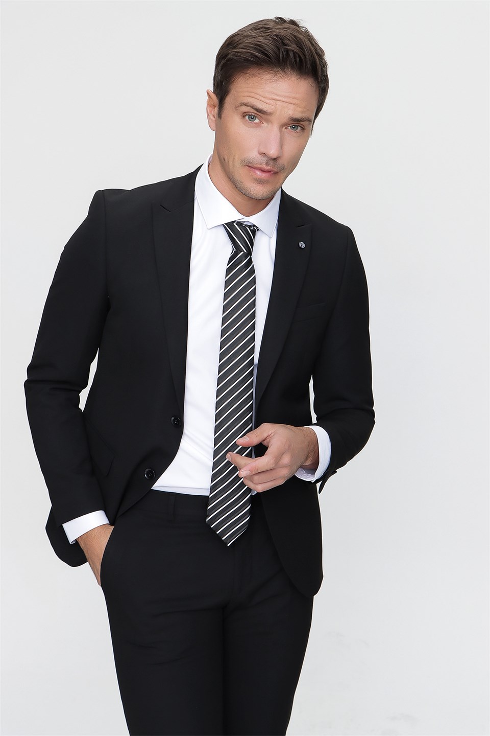 <strong>EN MODA ERKEK TAKIM ELBİSE MODELLERİ</strong><strong><br></strong>