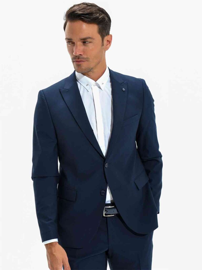 KOMBİNLİ TAKIM ELBİSELER ÖZEL GÜNLERİN VAZGEÇİLMEZİ!