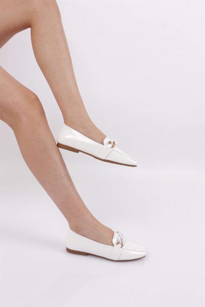 FARKLI TARZIYLA KADIN LEOFER AYAKKABI