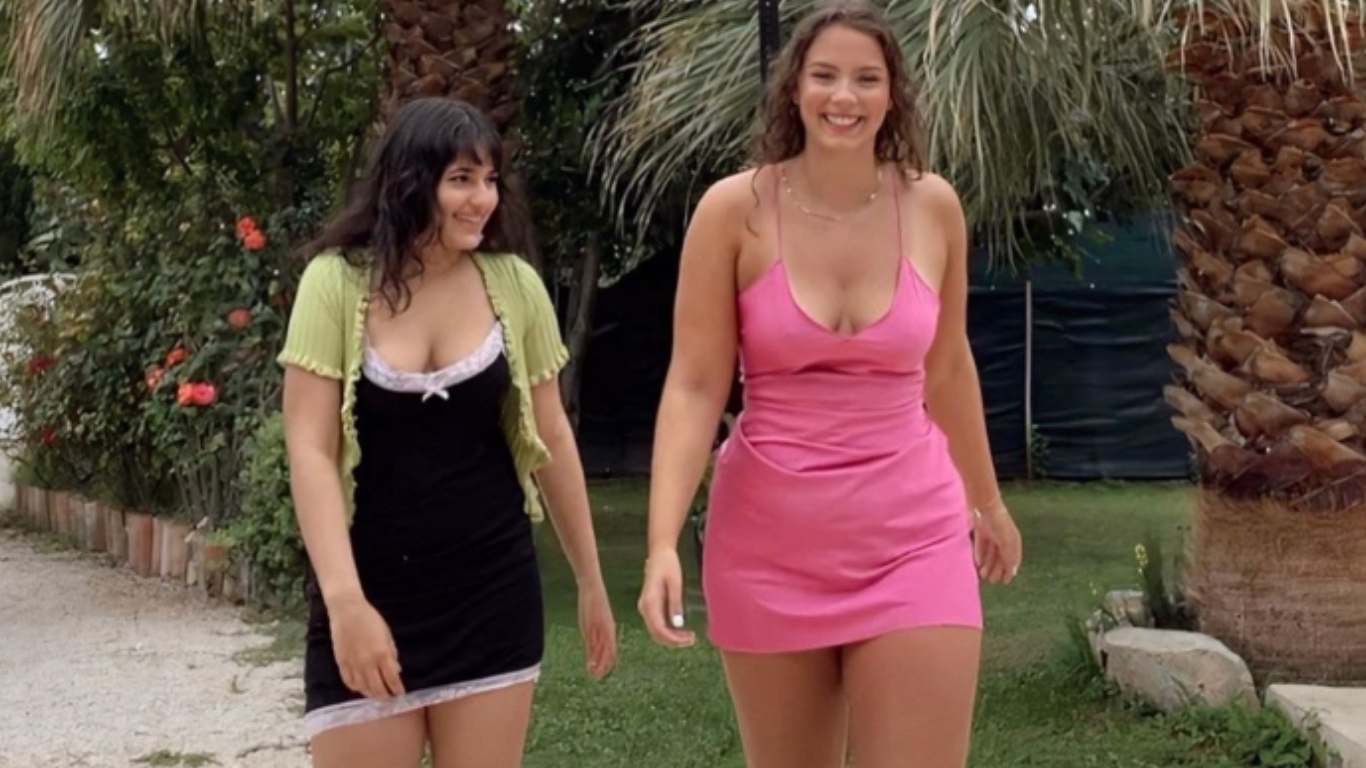 MİNİ ELBİSE: VÜCUT TİPİNİZE EN UYGUN SEÇENEKLER