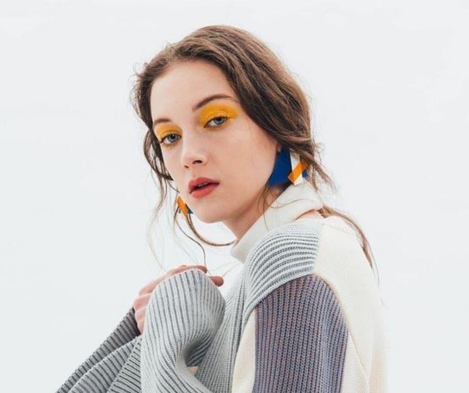 ÇİZGİLİ TRİKO KAZAK İLE KIŞ STİLİNİZİ TAMAMLAYIN