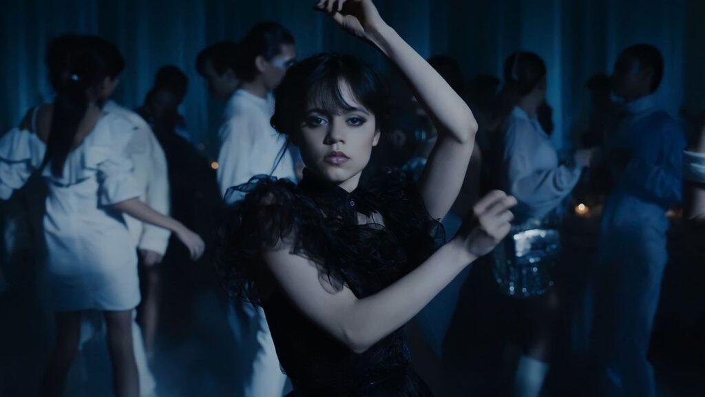 DEEP ATELİER FARKIYLA WEDNESDAY ELBİSESİ