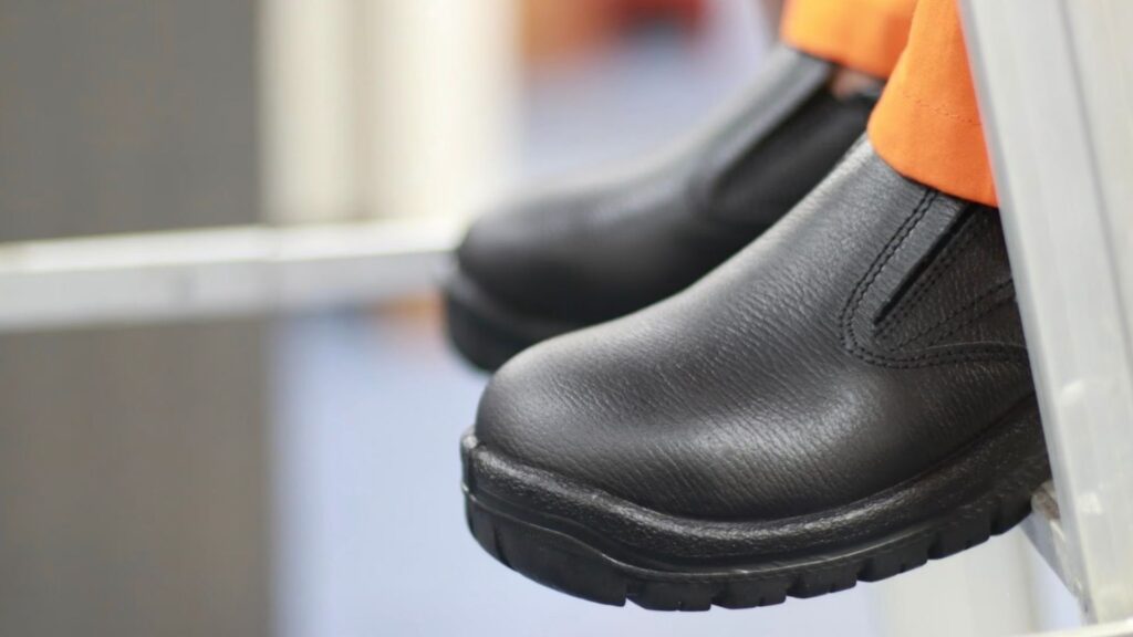 İş Güvenliği Ayakkabısı: Çalışanların Güvenli Adımları
