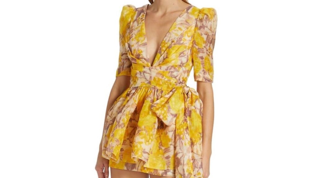 Çiçek Desenli Sarı Elbise Nasıl Kombinlenir?