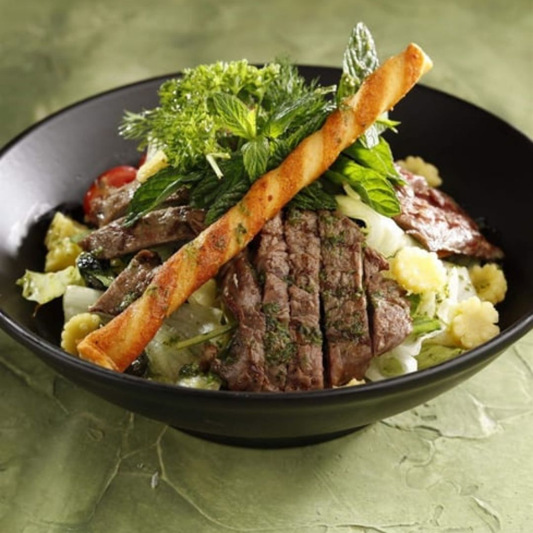 Izgara Biftekli Salata Tarifi