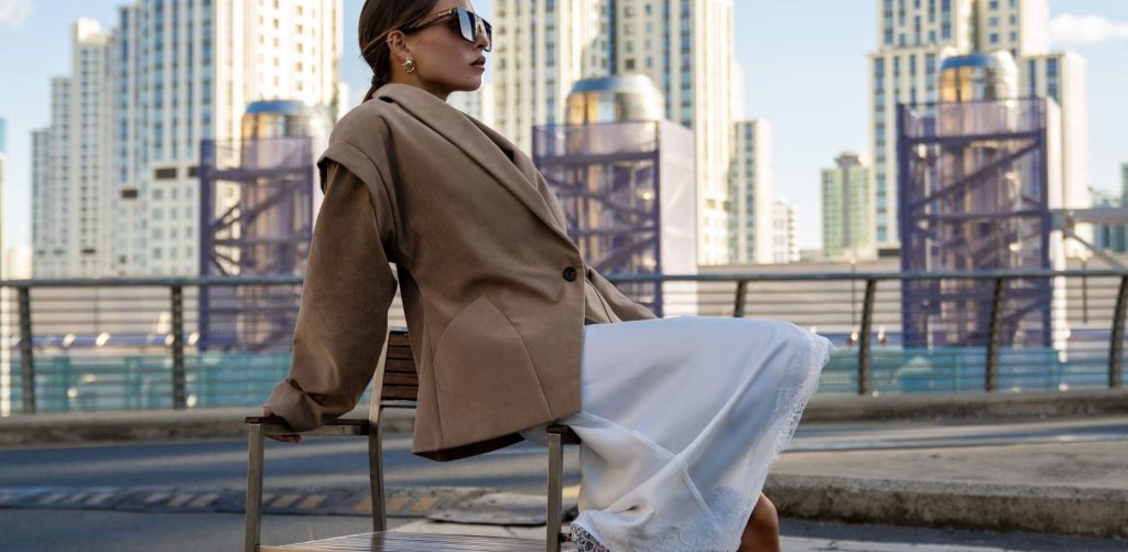 Mocha Mousse ve Cloud Dancer ile MAI’nin 2025 kış stil kodlarına göz at!